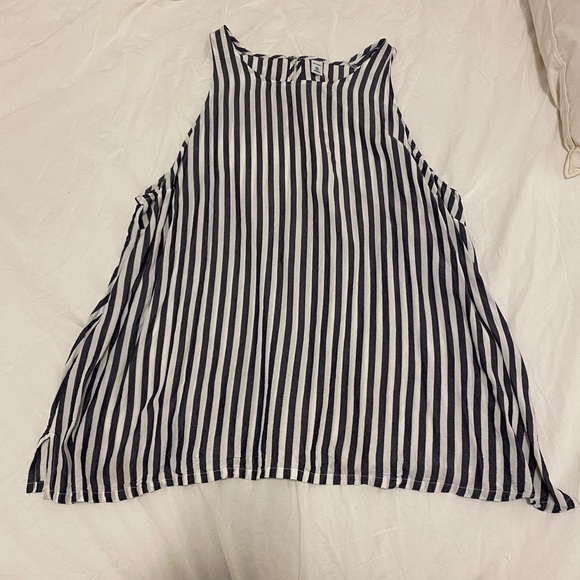 Old navy top - Picture 1 of 1